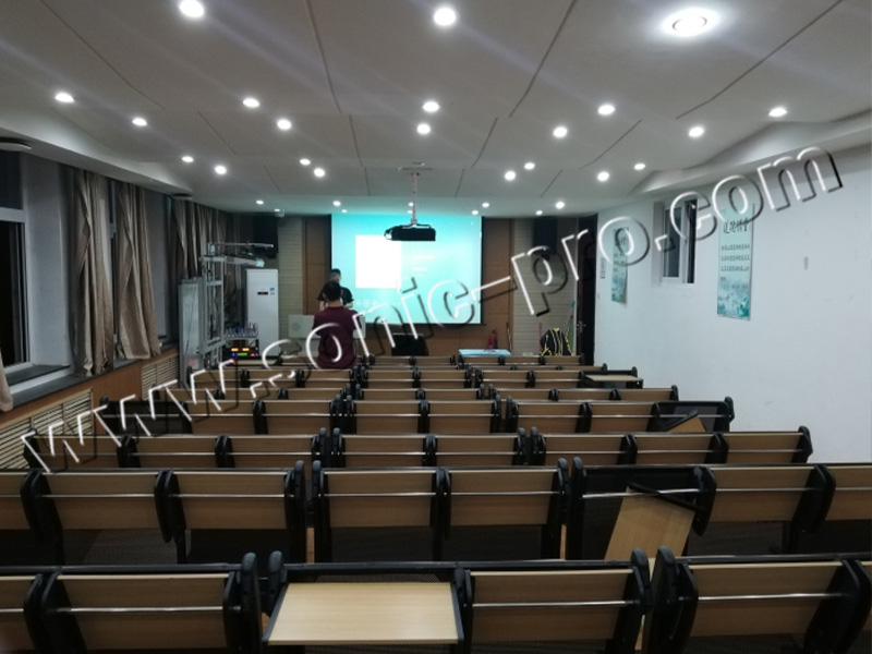 ⼭东省青岛第三⼗中学阶梯教室